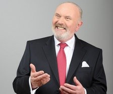 David Norris, candidato homosexual a la presidencia irlandesa que abandona por apoyar a un violador ped�filo